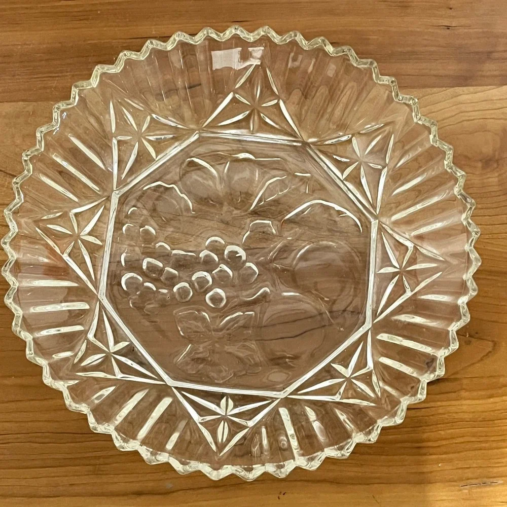Vintage Pressed Glass Fruit Bowl‎ Grapes Embossed Starburst Sawtooth Rim 10.25